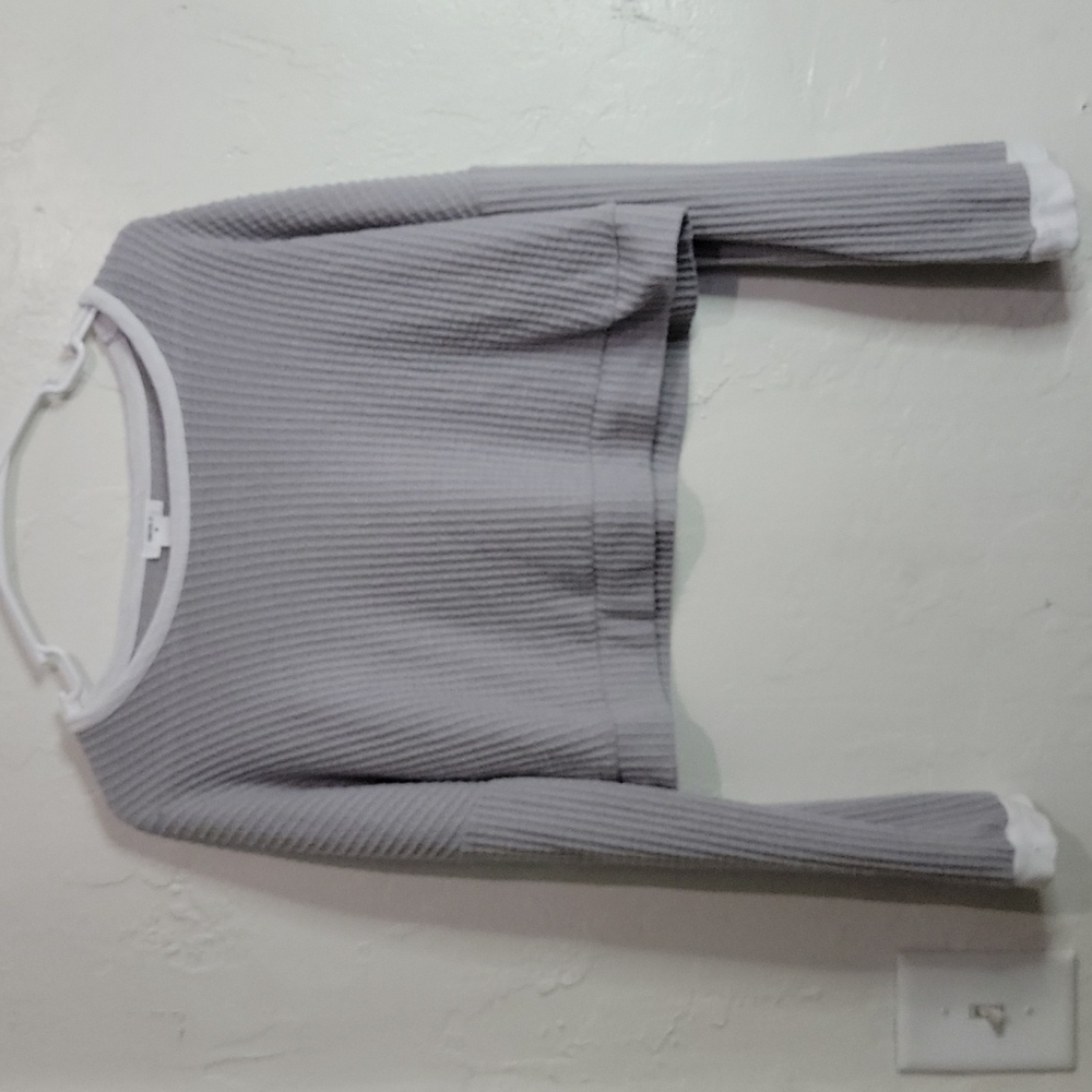 Forever21 Gray Long Sleeve Crop Top